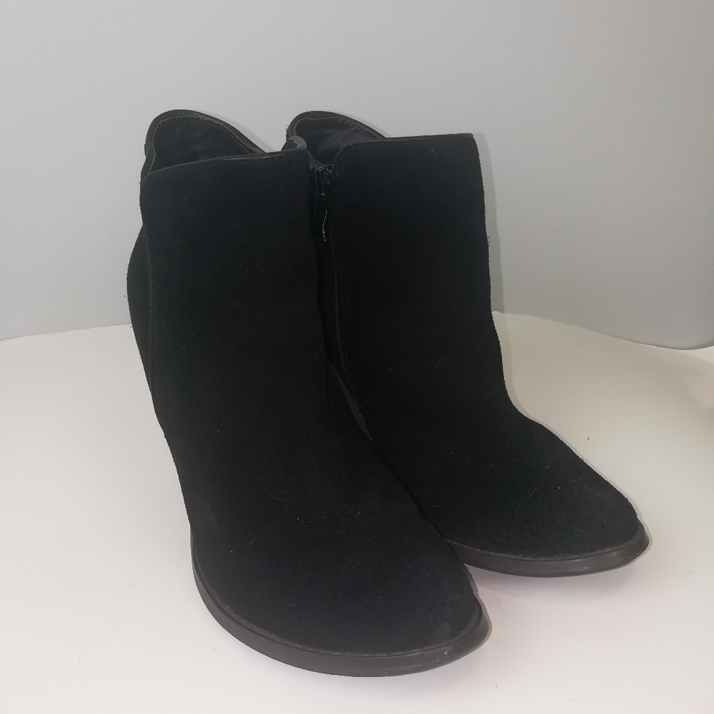 Very Volatile Whitby Ankle Booties Black Size 7.5
